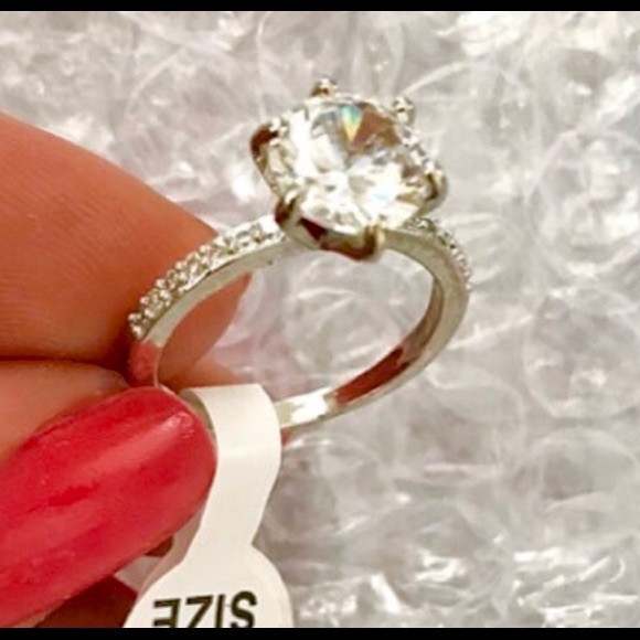 Cubic Zirconia 6 prong ring in sparkle and shine - Picture 5 of 5